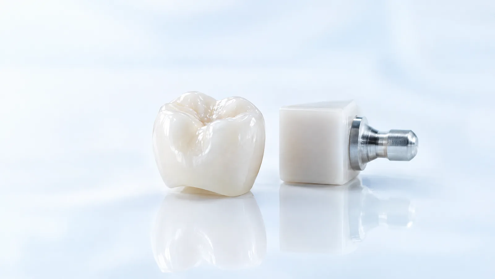 Corona in ceramica e blocchetto per fresatura CAD/CAM